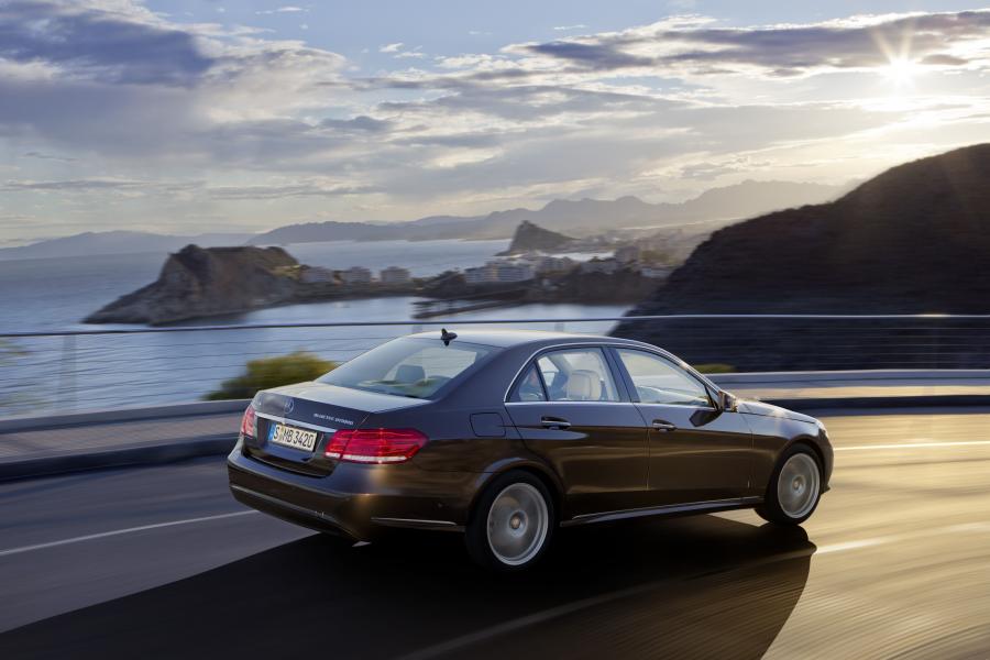  Mercedes-Benz E300 BlueTEC Hybrid 2013 года  (фото 16 из 30)